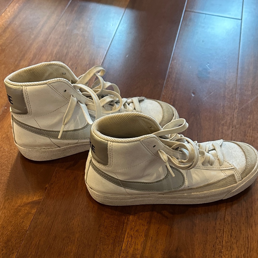 Nike Kids High-Top Sneakers - White and Gray
